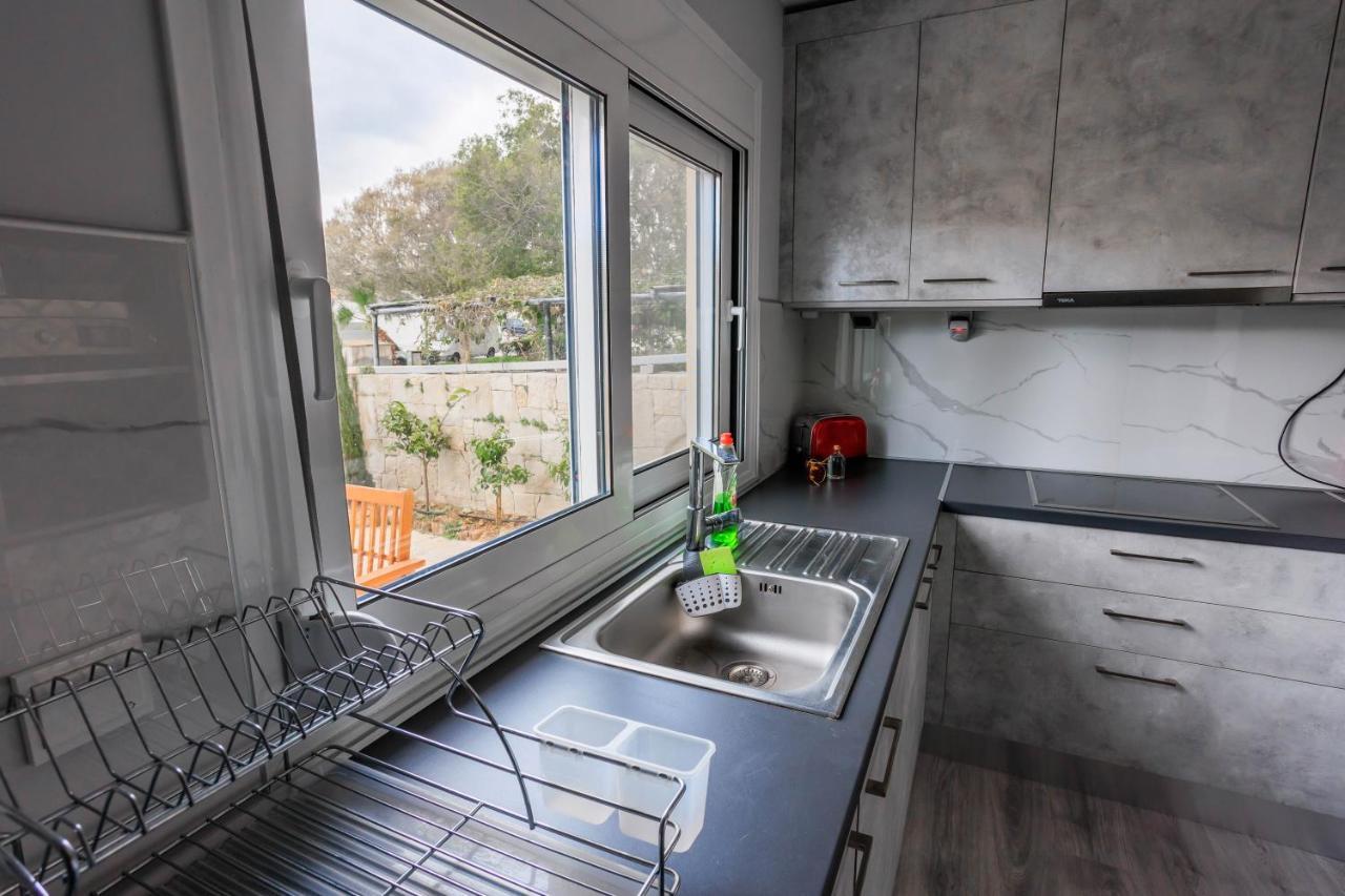 Electra Modern Apartment With Cozy Garden Ираклион Экстерьер фото